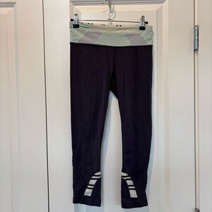 Women’s Lululemon crops size 4 navy blue